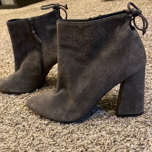Grey suede Stuart Weitzman heeled booties boots size 8.5 tie back - Picture 2 of 9